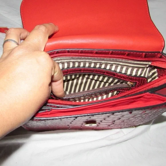 Red Croc-Embossed Shoulder Bag - Picture 10 of 12